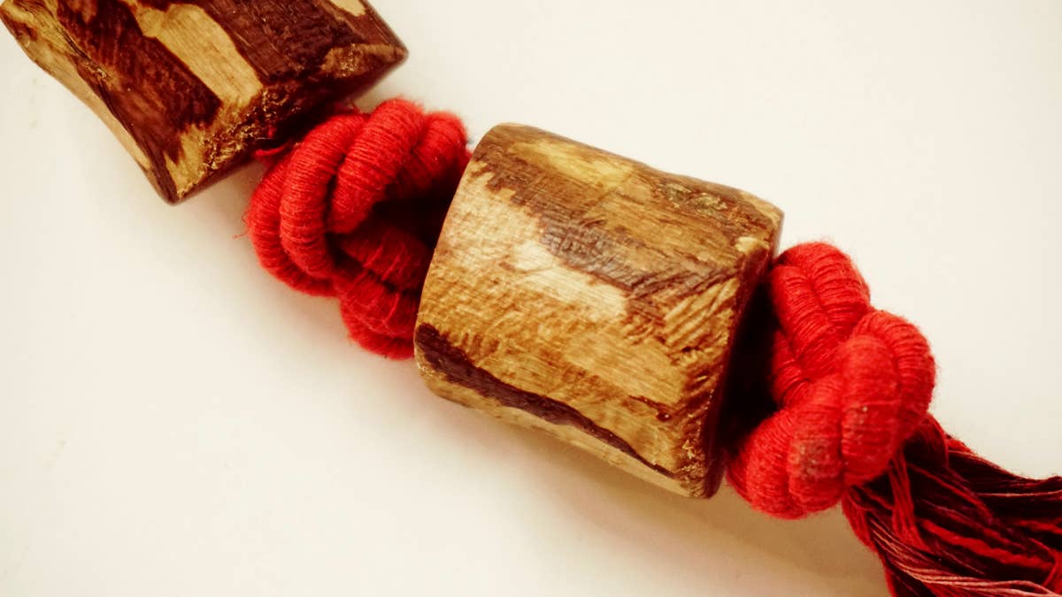 Jouet Écologique en Bois d'Olivier – Durable & Naturel pour Bouledogues