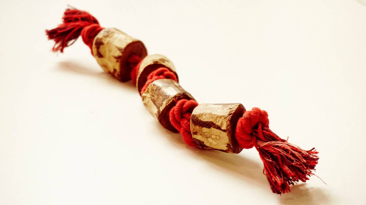 Jouet Écologique en Bois d'Olivier – Durable & Naturel pour Bouledogues