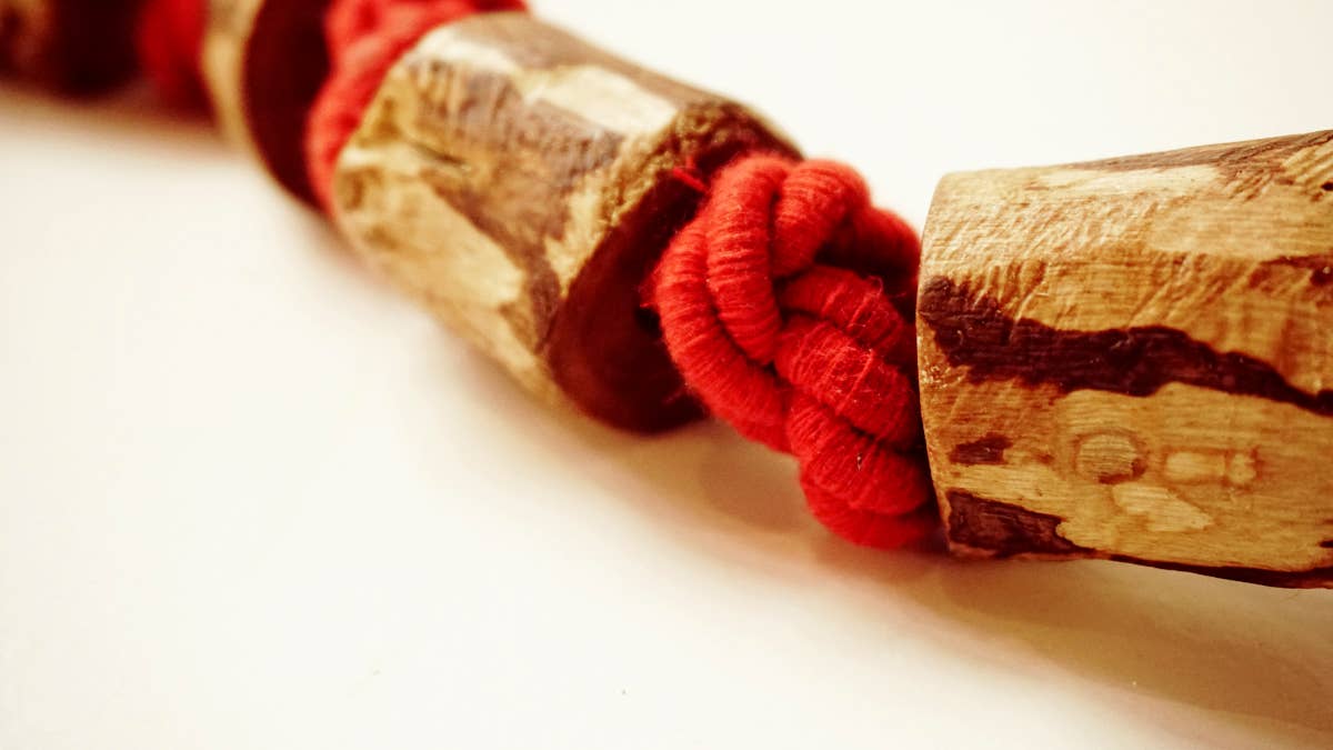 Jouet Écologique en Bois d'Olivier – Durable & Naturel pour Bouledogues